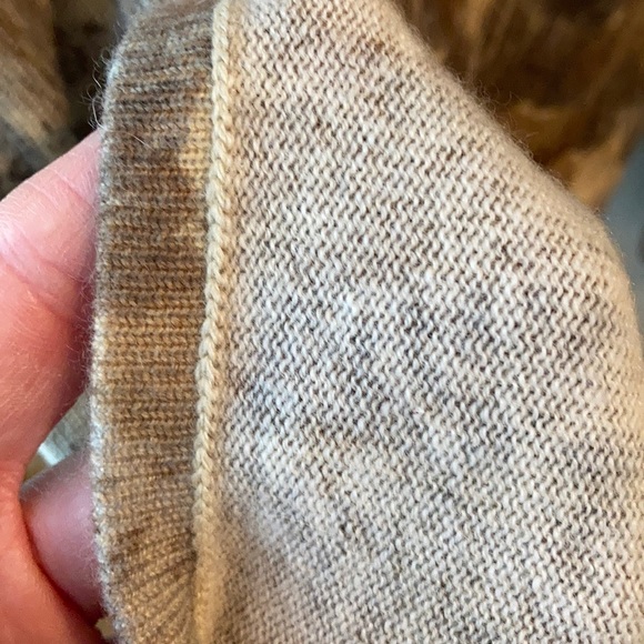 Neiman Marcus Cashmere V Neck Sweater - Picture 11 of 15